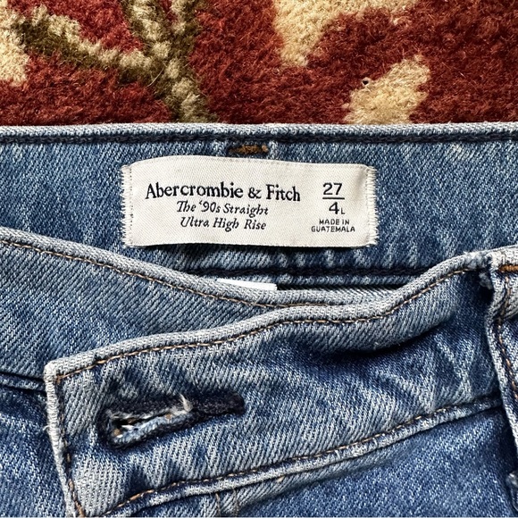 Abercrombie & Fitch The 90s Straight Ultra High Rise Crossover Button Jean - Picture 10 of 13